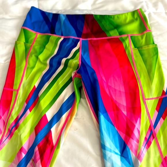 FREE TOP/ COOLOMG LEGGINGS - Picture 3 of 6